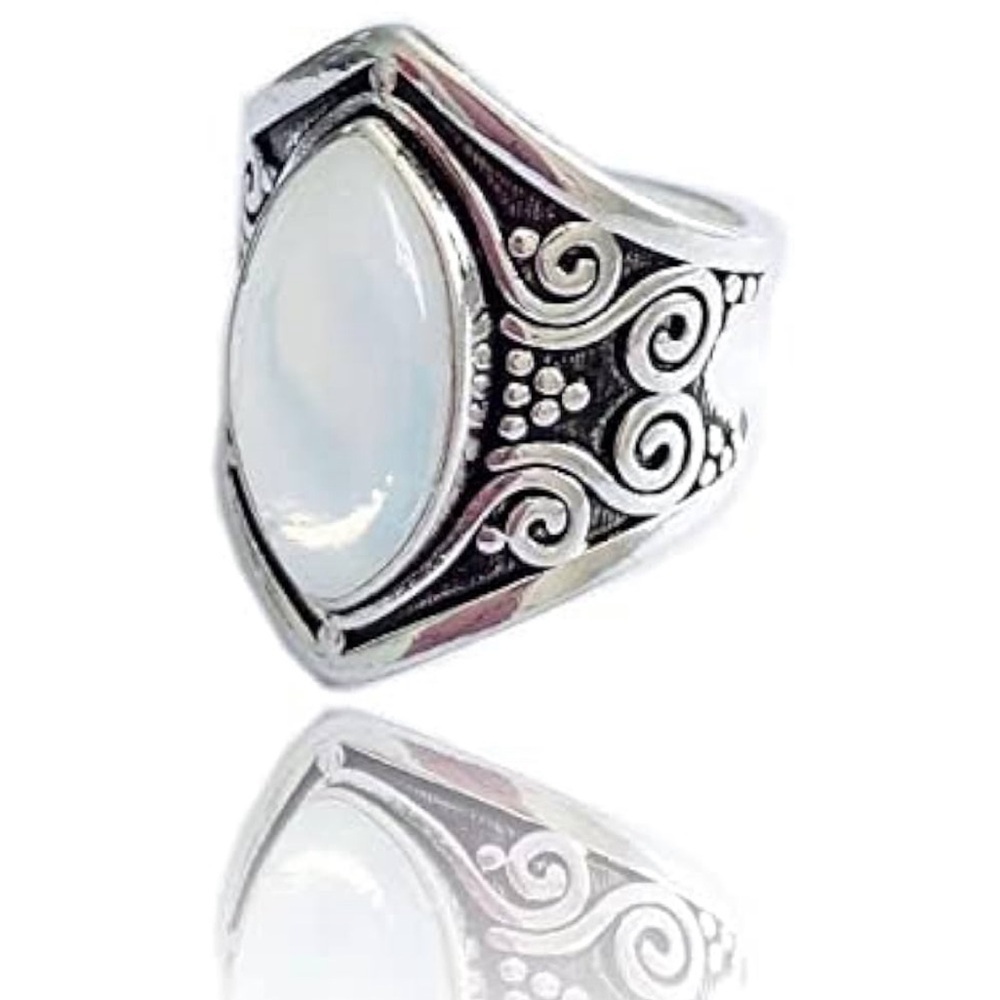 Size 8 Statement Ring - Picture 9 of 9